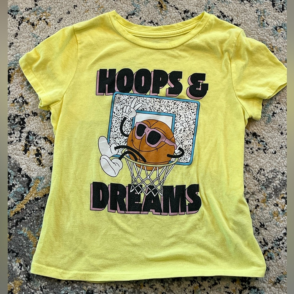 🏀 Old Navy “Hoops & Dreams” Graphic Tee — Girls M (8)